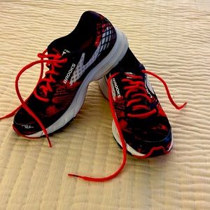 Brooks Launch 3 running shoes EUC